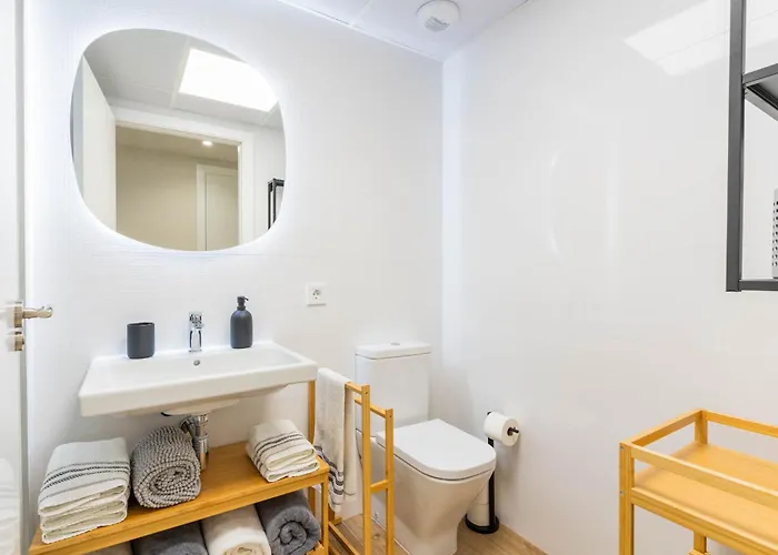 Invalencia Valls Flat فالنسيا